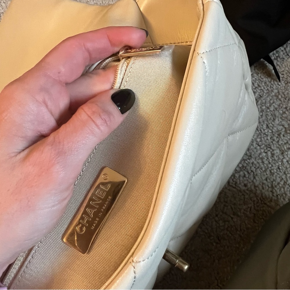 Chanel 19 beige large flap bag lambskin two tone metal - Picture 10 of 14